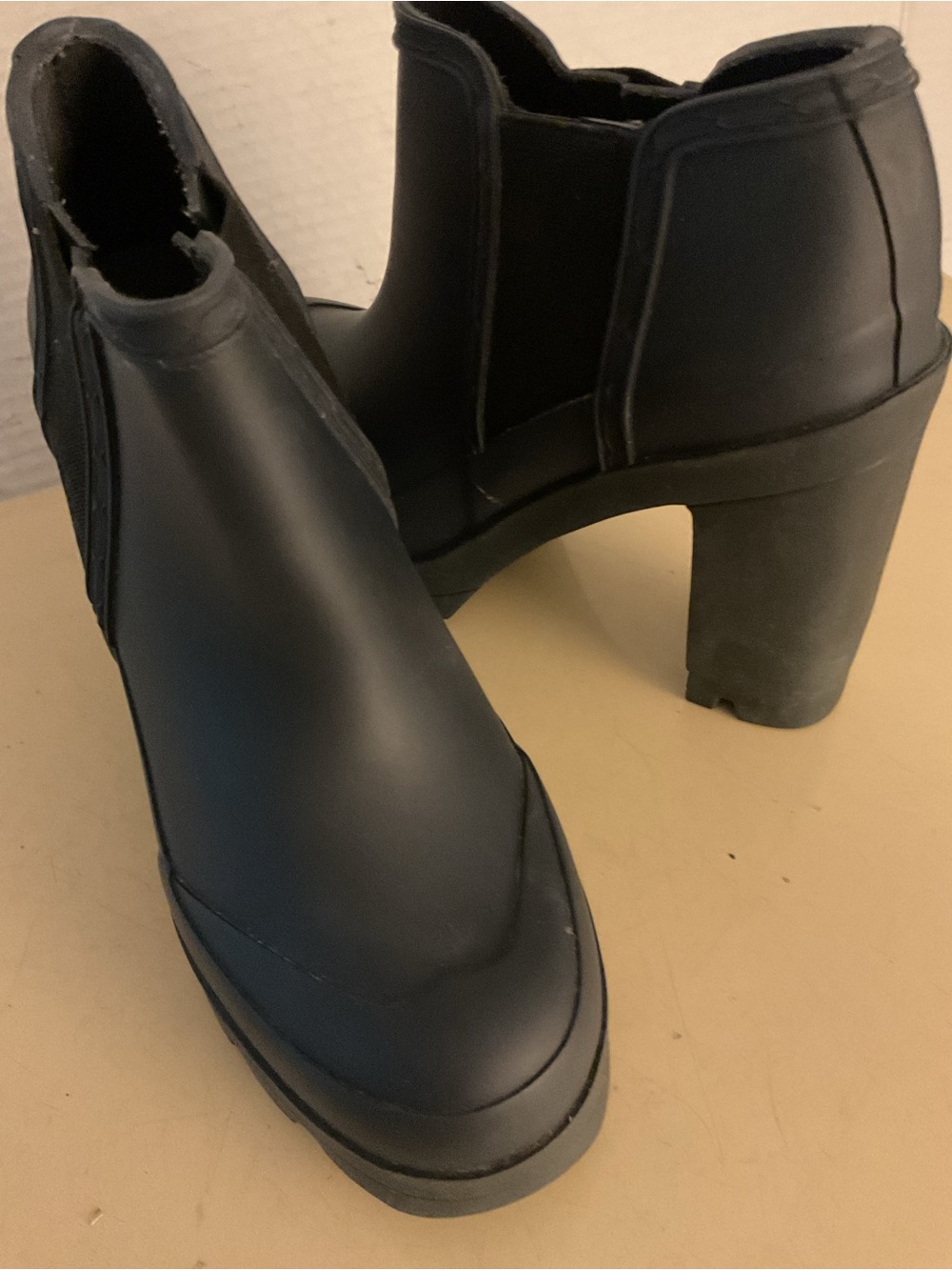 Hunter women dark gray rubber plychelsea waterwheel boots US 7